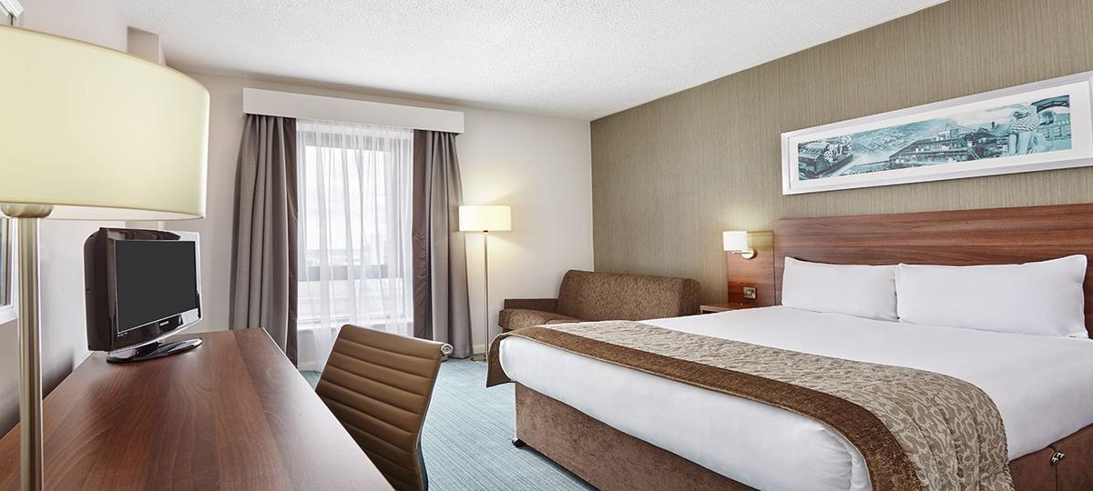 Hotels In Milton Keynes City Centre Jurys Inn Stay Happy